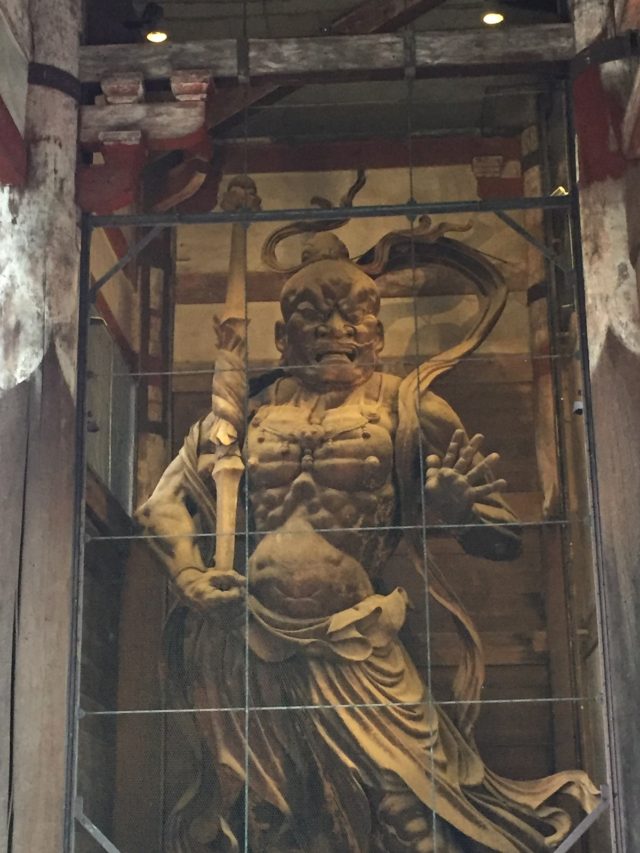 奈良のパワースポット　東大寺　金剛力士像　阿形